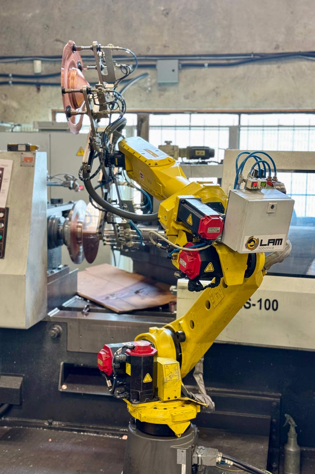 automated-robotic-arm-manufacturing-facility